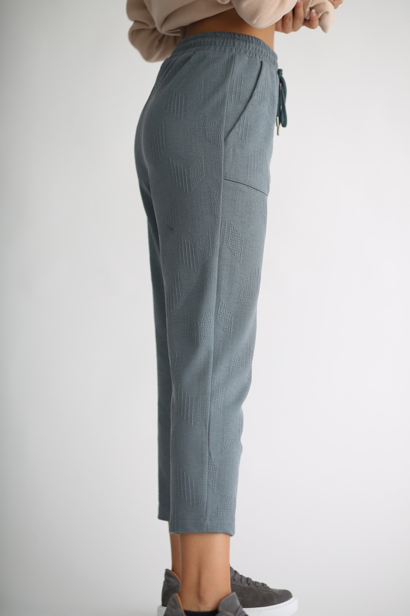 Gri Kabartmalı Basic Pantolon 0107
