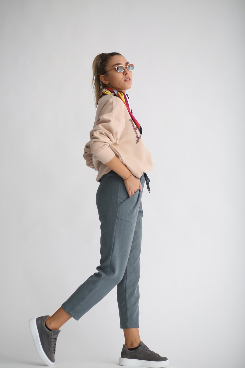 Gri Kabartmalı Basic Pantolon 0107