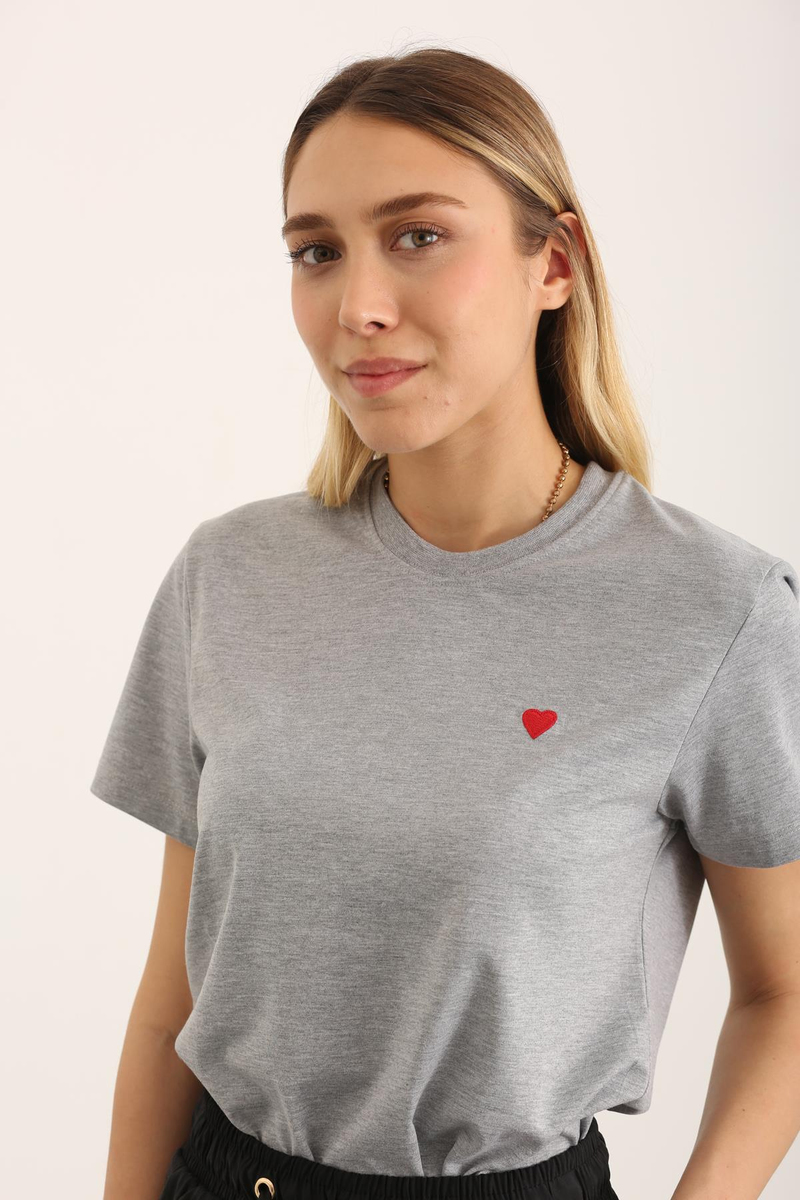 Gri Kalp Nakışlı Basic Tshirt 19019