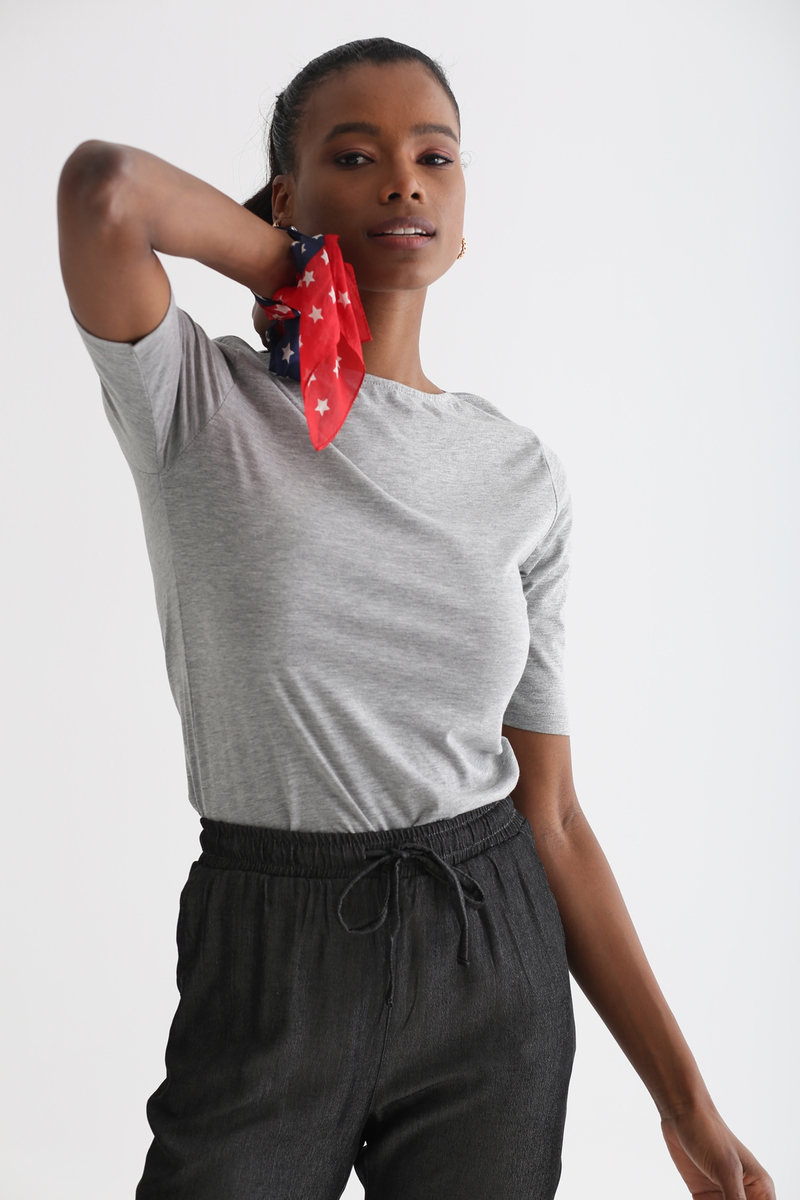 Gri Kayık Yaka Basic Tshirt 