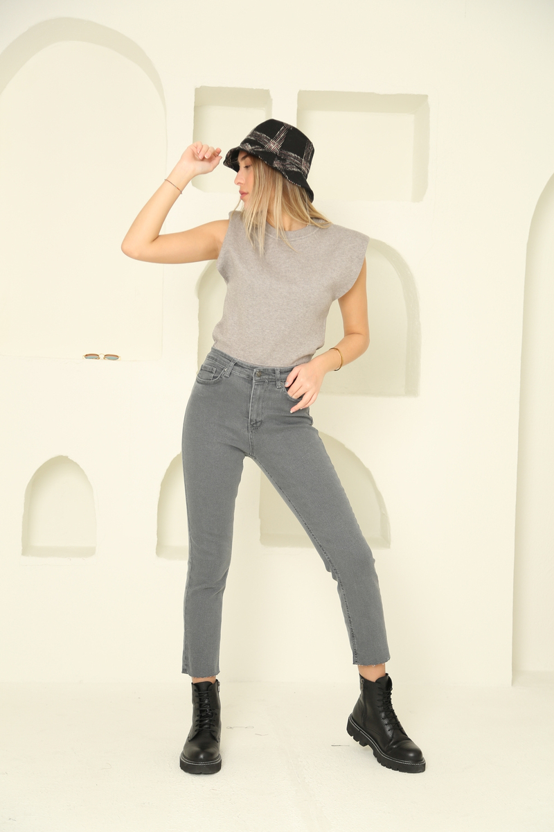 Gri Kesik Paça Boyfit Jean Pantolon 