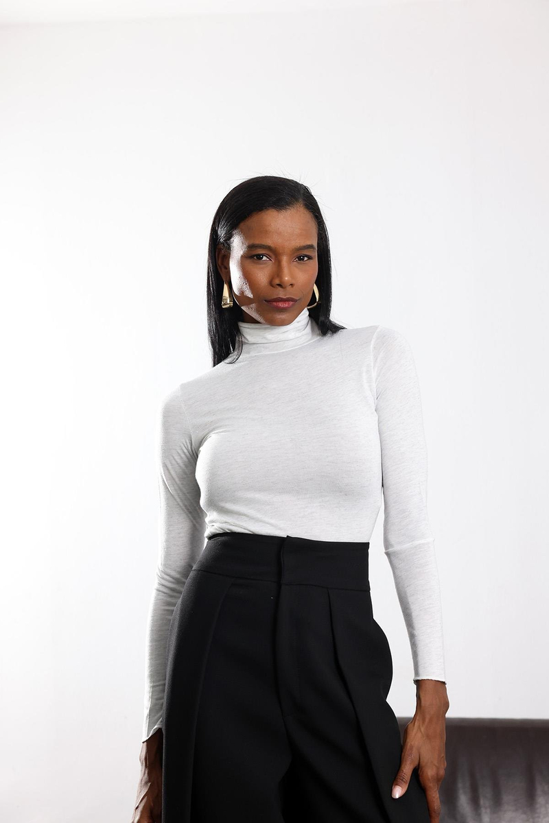 Gri Simli Boğazlı Transparan Bluz 26275