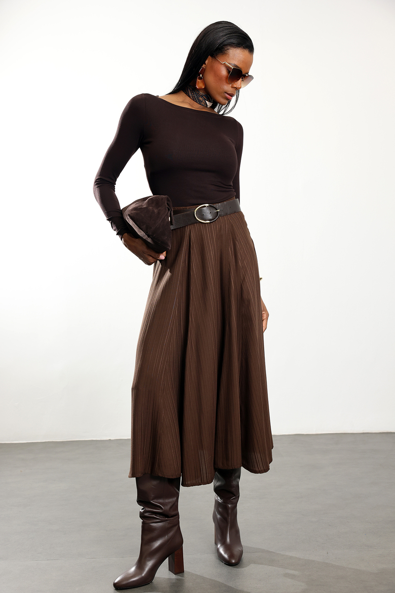 Kahverengi Kayık Yaka Uzun Kollu Bluz 