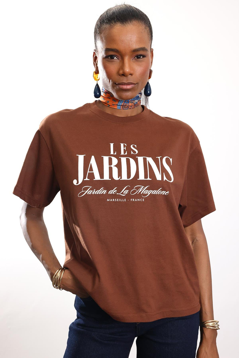 Kahverengi Les Jardıns Yazılı Tişört 