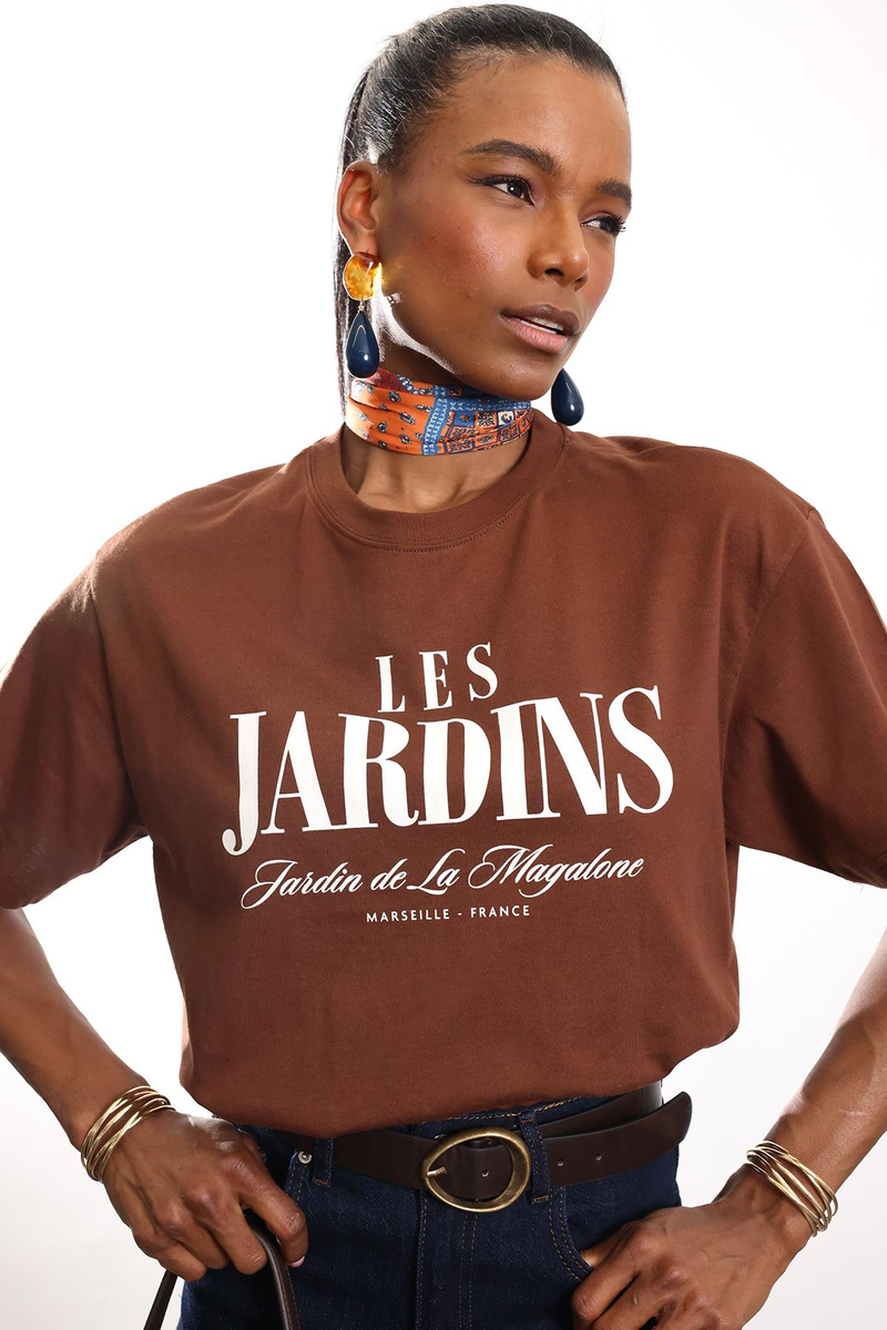 Kahverengi Les Jardıns Yazılı Tişört 