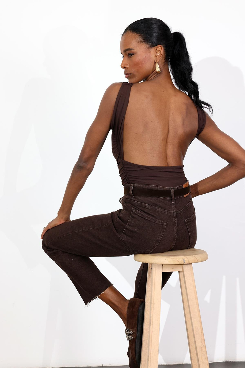 Kahverengi Metal Aksesuarlı Sırt Detaylı Bodysuit 