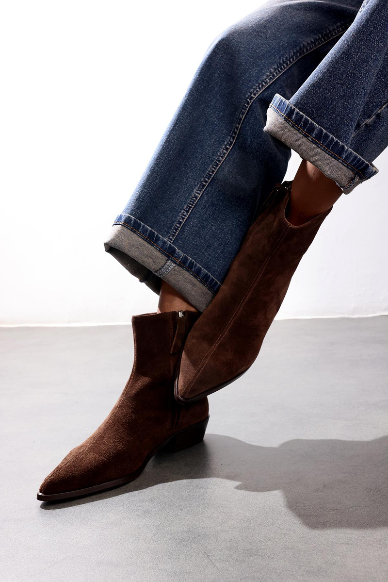 Kahverengi Sivri Burun Bot 128702