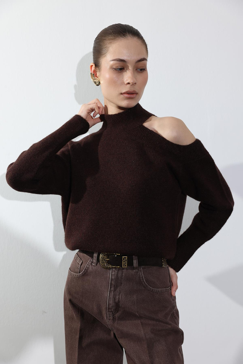 Kahverengi Yarım Balıkçı Omuz Detaylı Kazak 7779