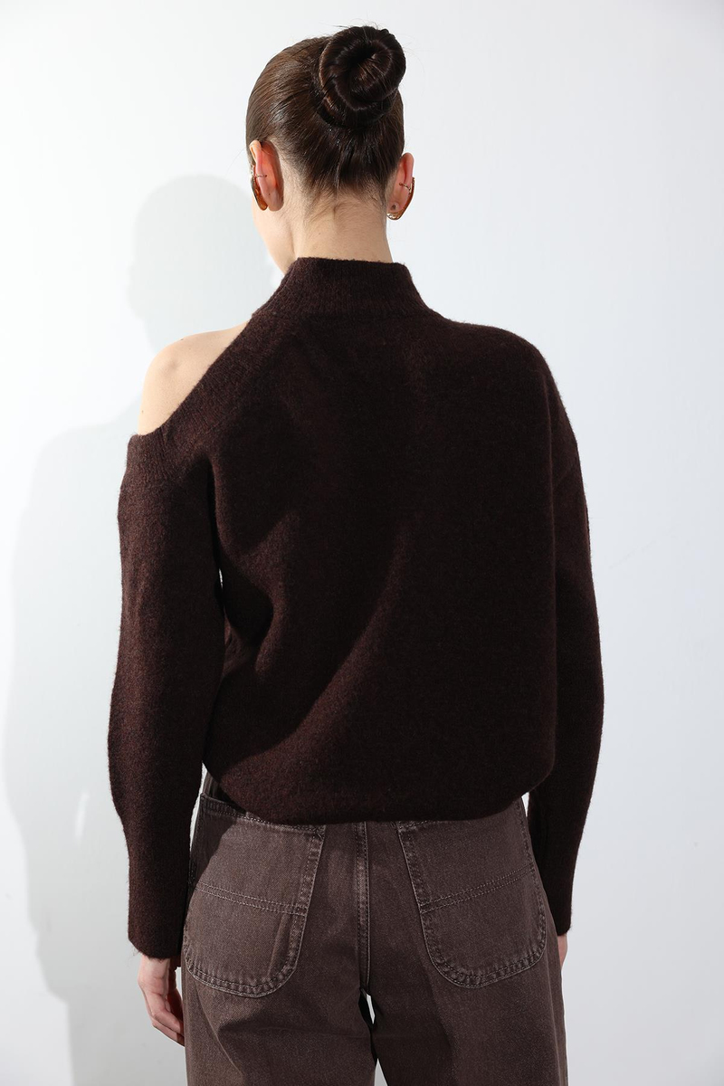 Kahverengi Yarım Balıkçı Omuz Detaylı Kazak 7779