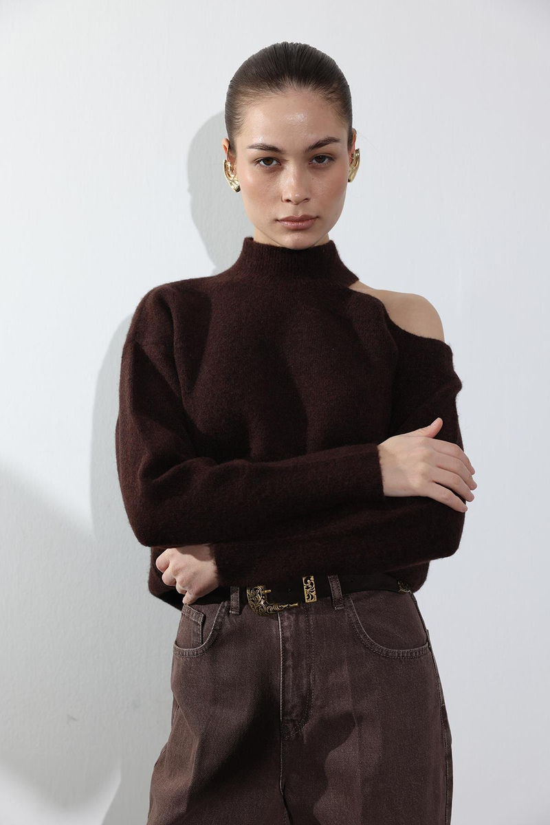 Kahverengi Yarım Balıkçı Omuz Detaylı Kazak 7779