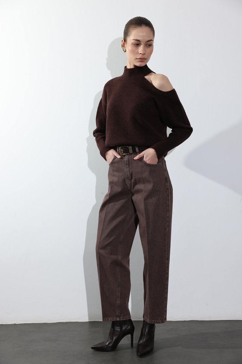 Kahverengi Yarım Balıkçı Omuz Detaylı Kazak 7779