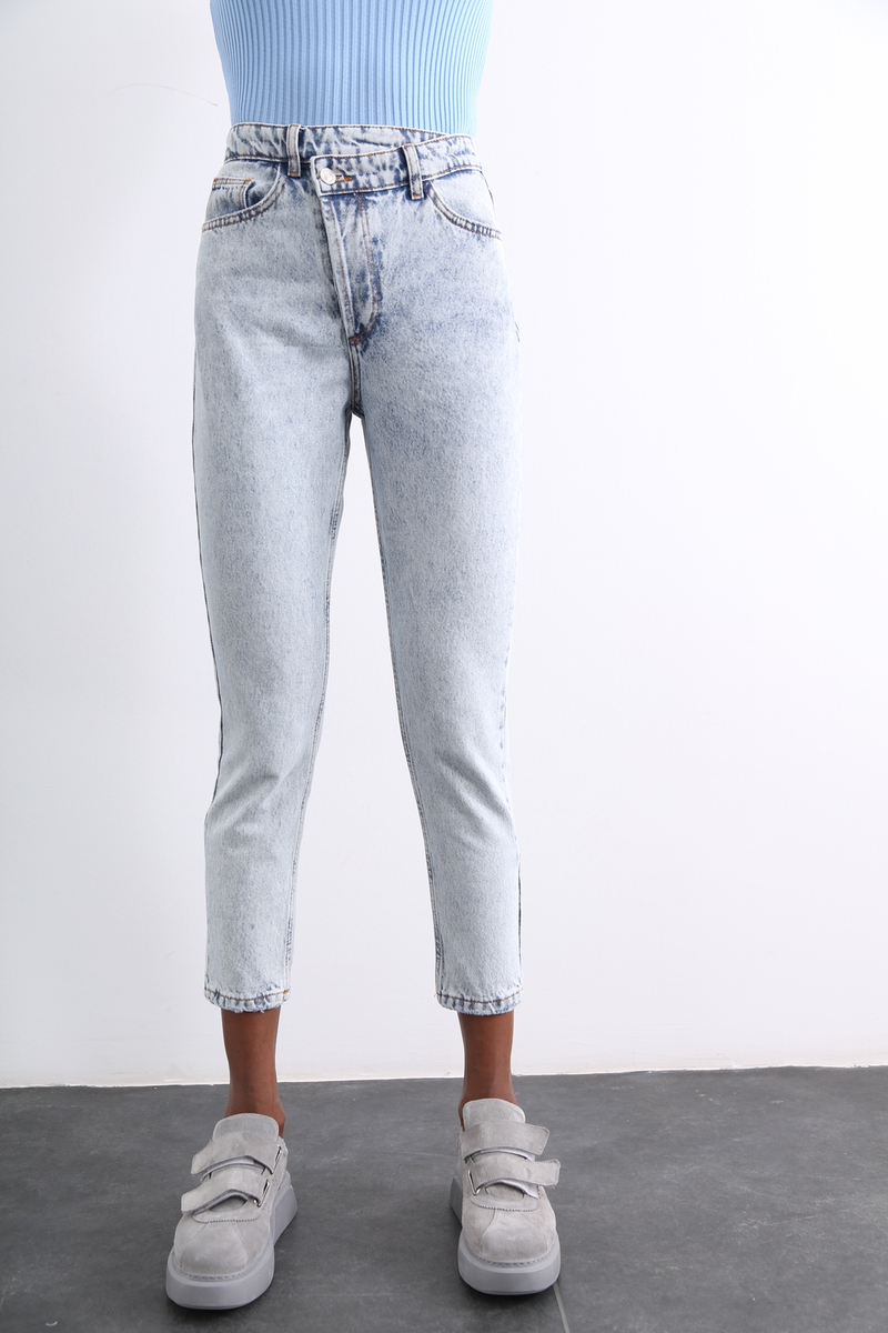 Kar Yıkamalı Asimetrik Bel Detaylı Mom Jean 21308