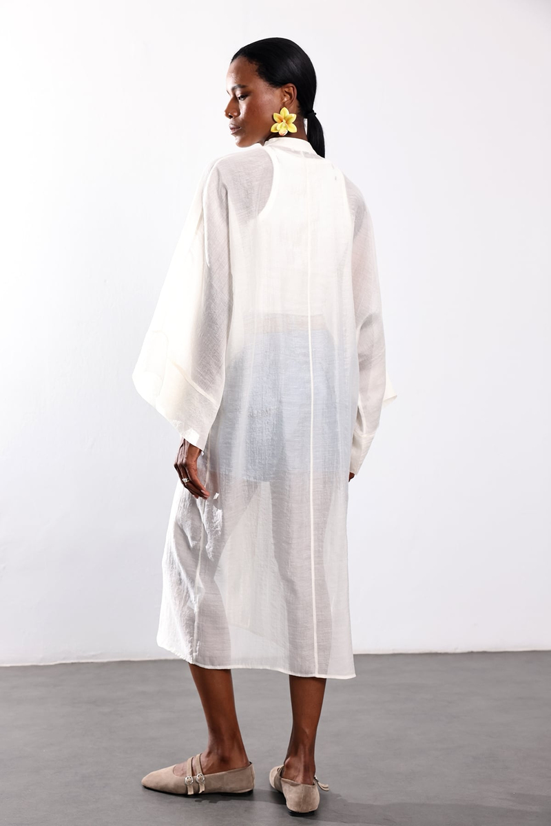 Kırık Beyaz Süslü Düğmeli Kimono 3467