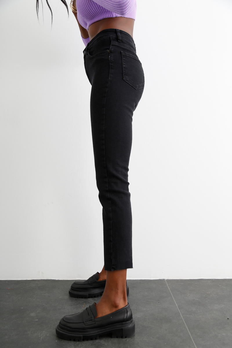 Koyu Füme Yüksek Bel Kesik Paça Boyfit Jean 