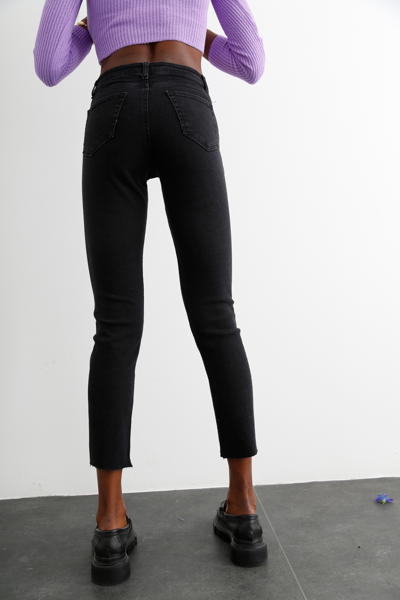 Koyu Füme Yüksek Bel Kesik Paça Boyfit Jean 