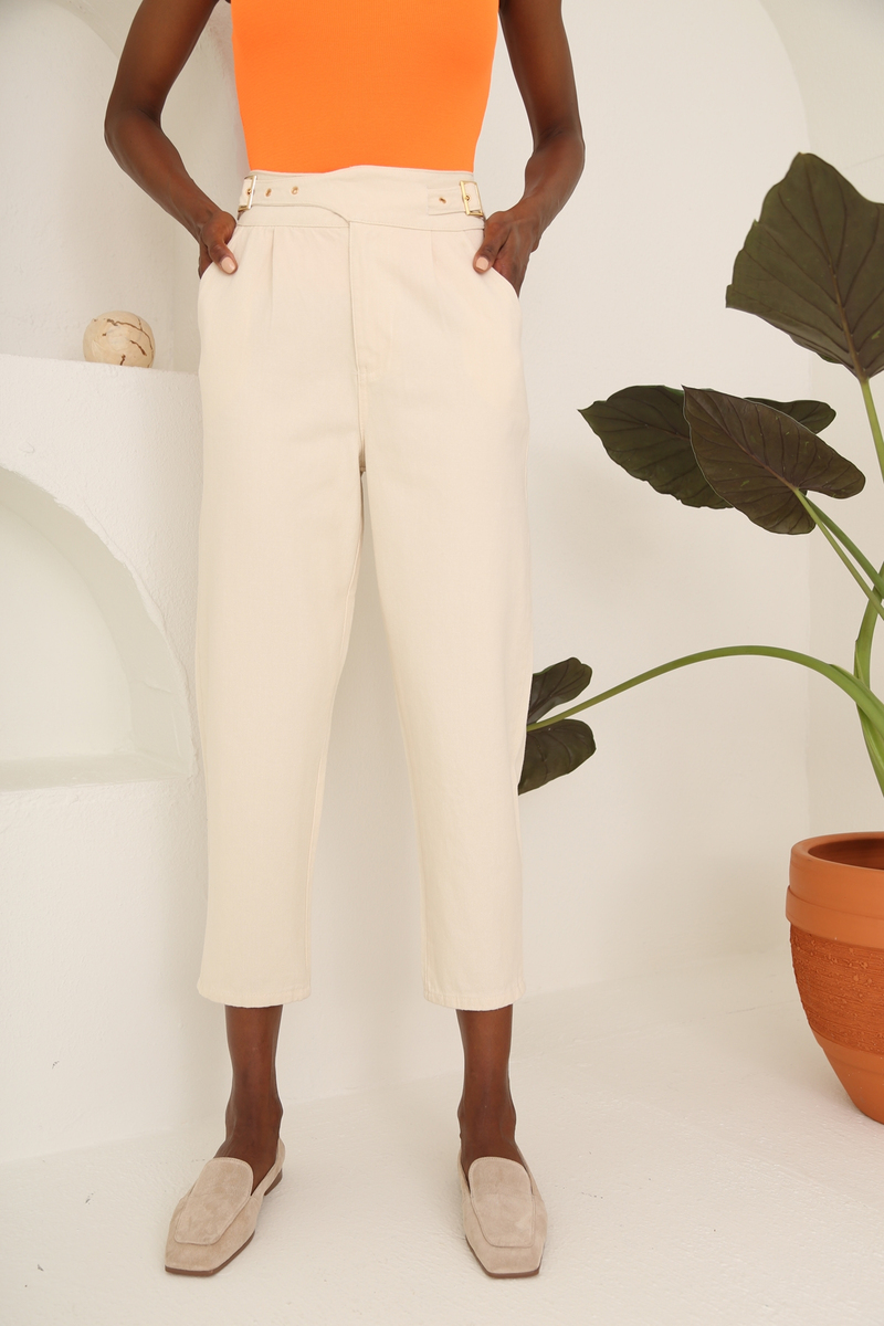 Krem Yüksek Bel Kemerli Mom Jean 1297