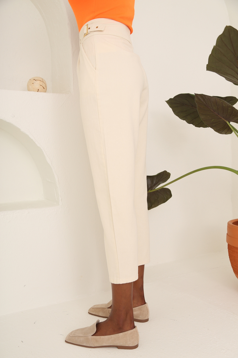 Krem Yüksek Bel Kemerli Mom Jean 1297