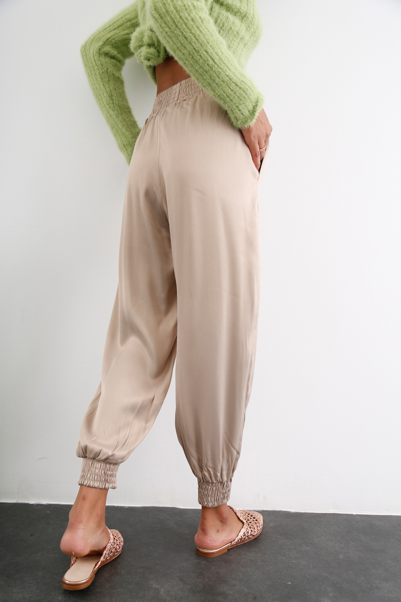 Kum Beji Paçası Lastikli Saten Pantolon 70834