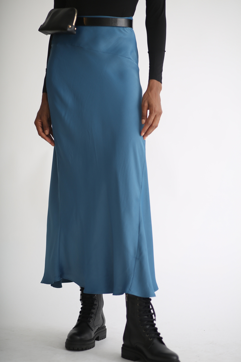 Petrol Mavisi Parçalı Uzun Saten Etek 0037