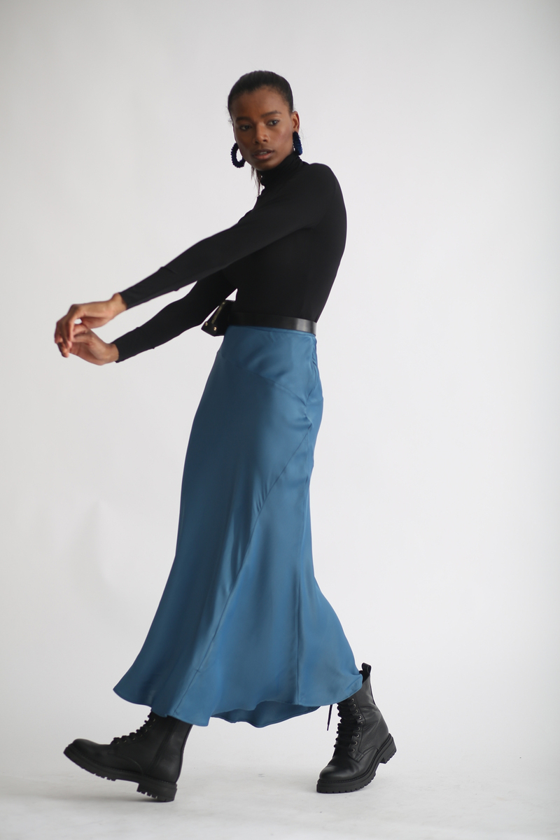 Petrol Mavisi Parçalı Uzun Saten Etek 0037