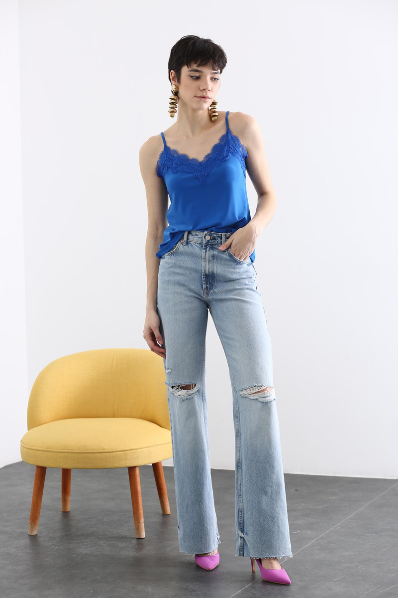Saks Ayarlanabilir Askılı Dantelli Bluz 