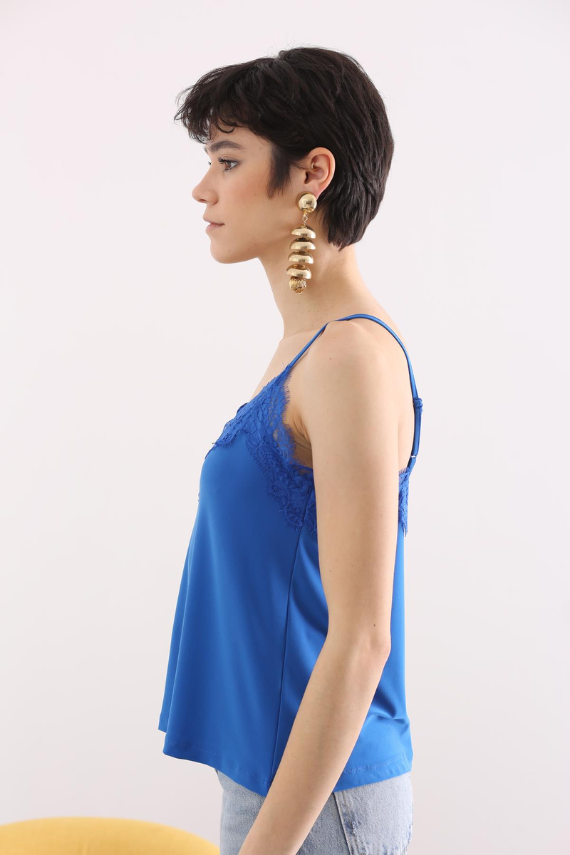 Saks Ayarlanabilir Askılı Dantelli Bluz 