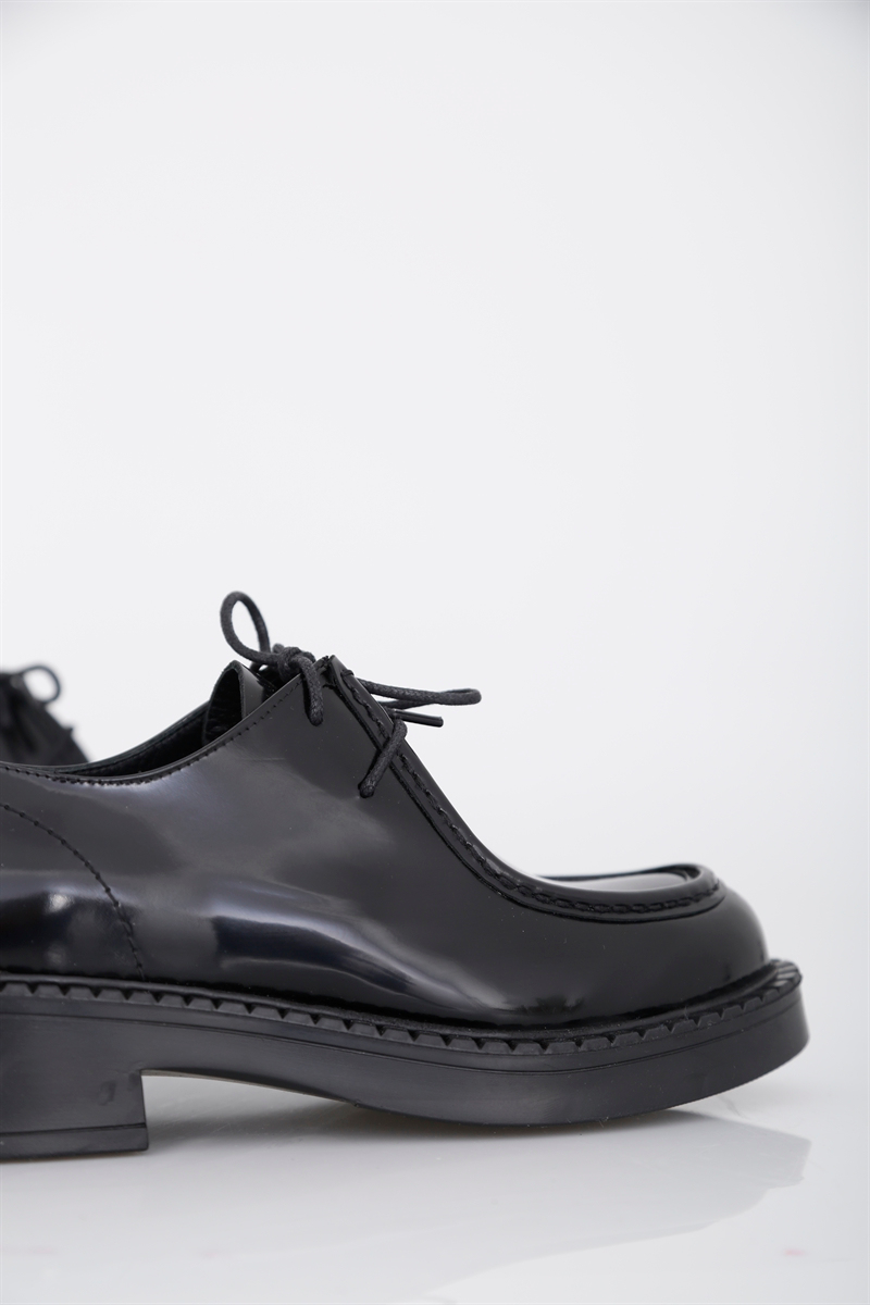 Siyah Bağcıklı Loafer 