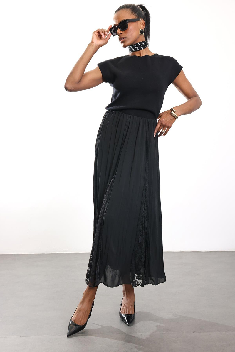 Siyah Bisiklet Yaka Kolsuz Triko 4821