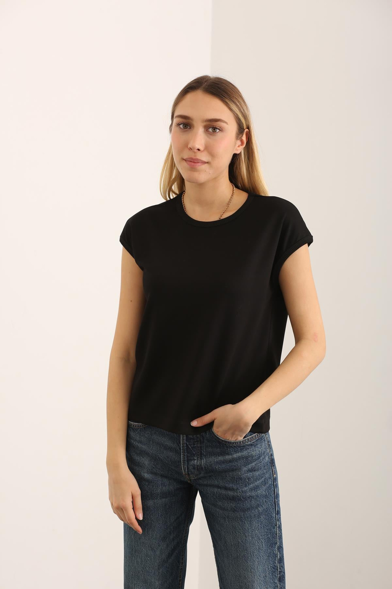 Siyah Bisiklet Yaka Kolsuz Tshirt 