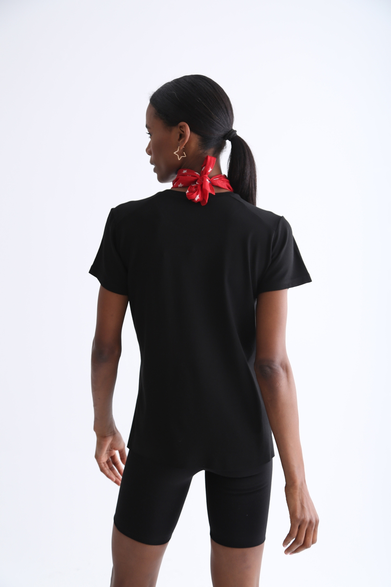 Siyah Bisiklet Yaka Yırtmaçlı Tshirt 