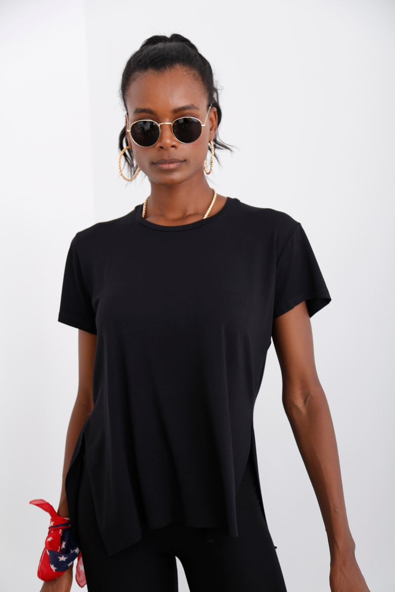 Siyah Bisiklet Yaka Yırtmaçlı Tshirt 001