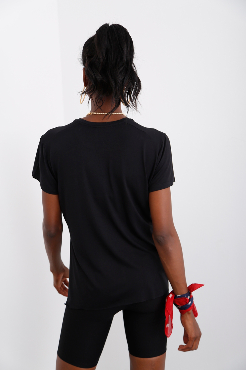 Siyah Bisiklet Yaka Yırtmaçlı Tshirt 001