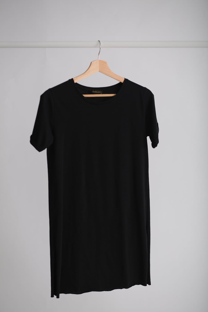 Siyah Bisiklet Yaka Yırtmaçlı Tshirt 8003