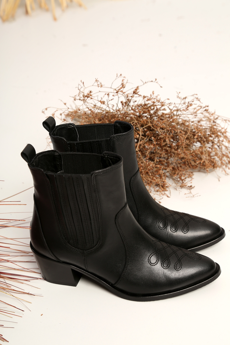 Siyah Chelsea Western Bot