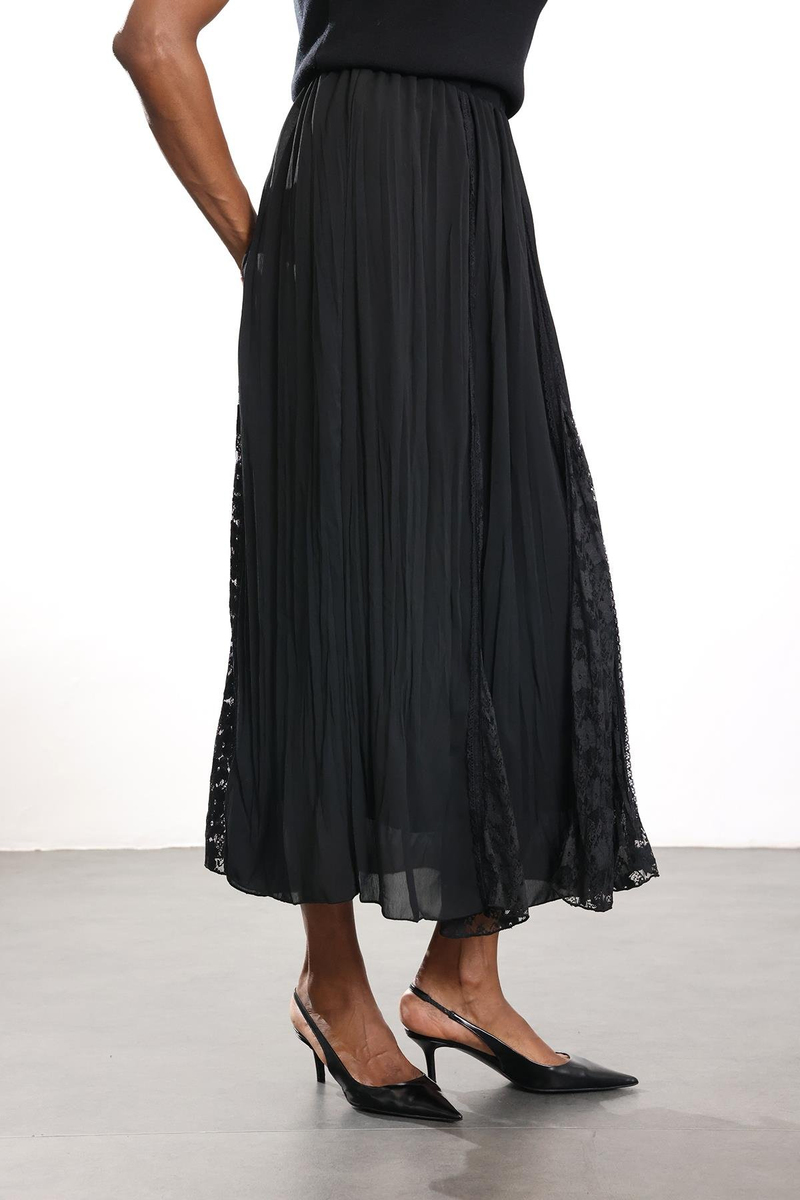 Siyah Dantel Detaylı Piliseli Etek 3371