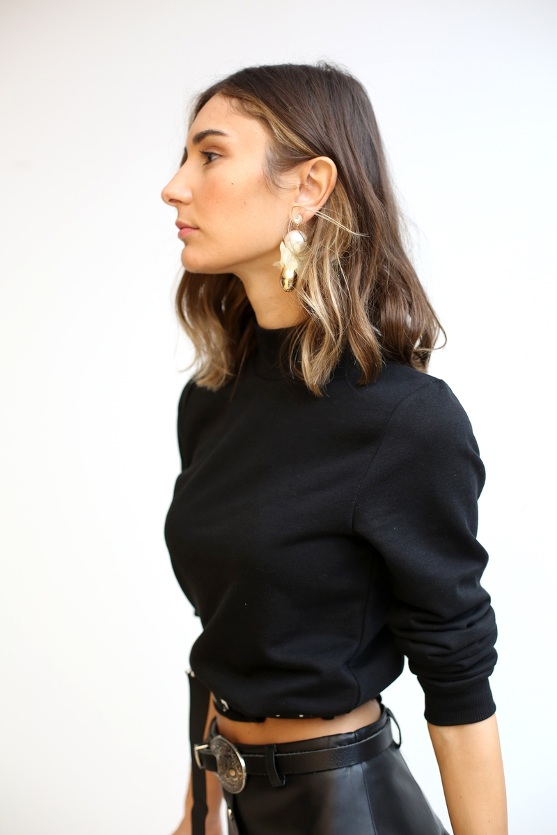 Siyah Dik Yaka Kemerli Sweatshirt