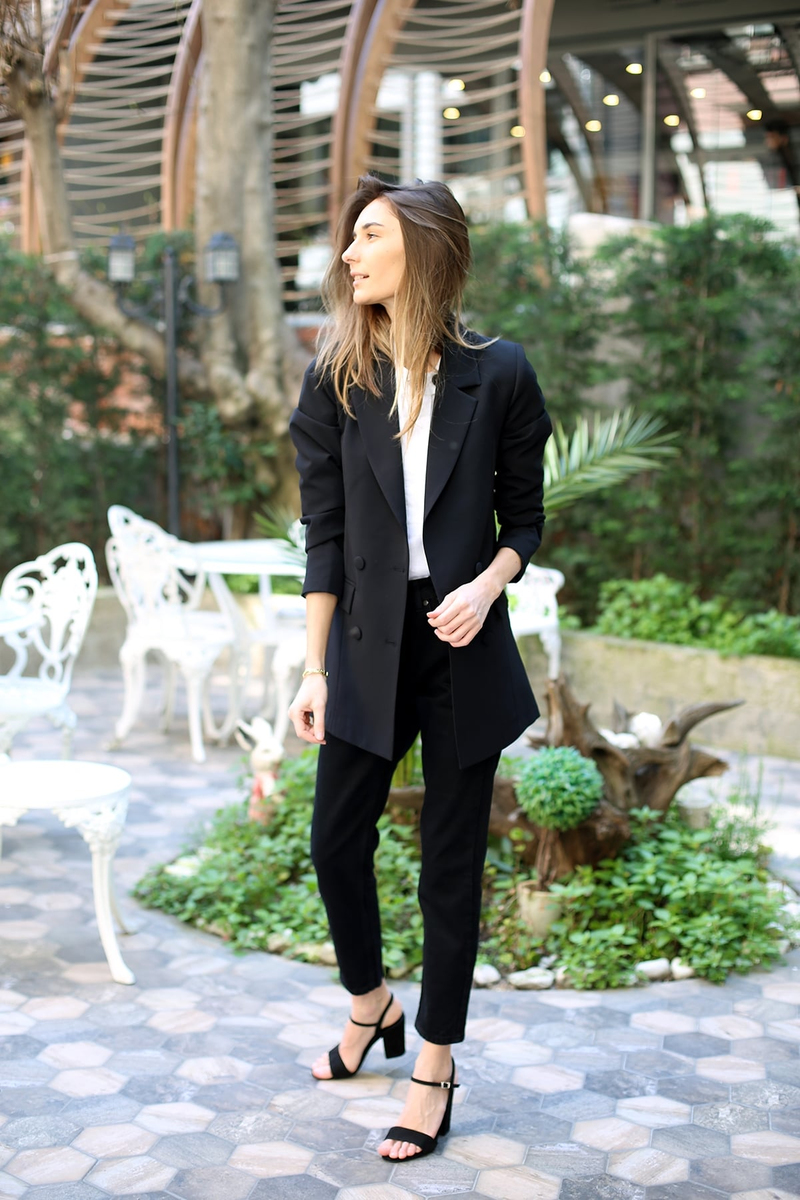 Siyah Dört Düğme Blazer Ceket