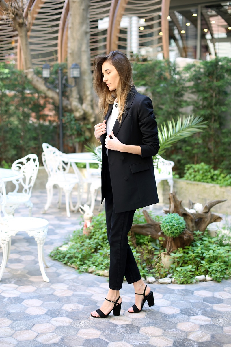 Siyah Dört Düğme Blazer Ceket