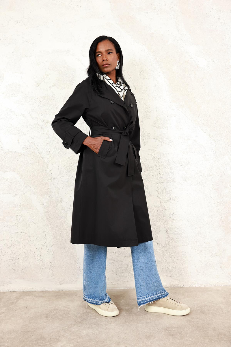 Siyah Fularlı Trençkot 