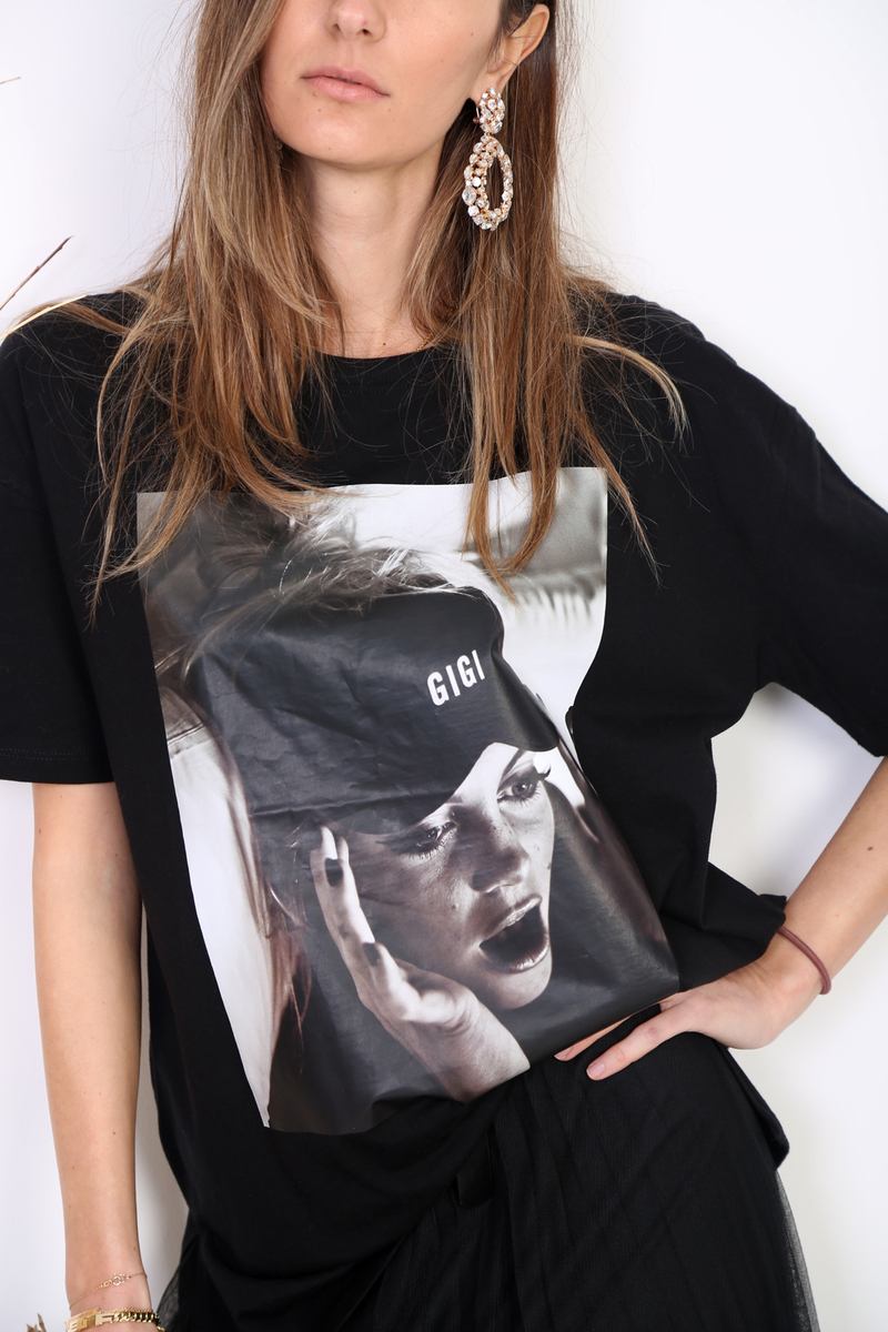Siyah Gigi Baskılı Tshirt