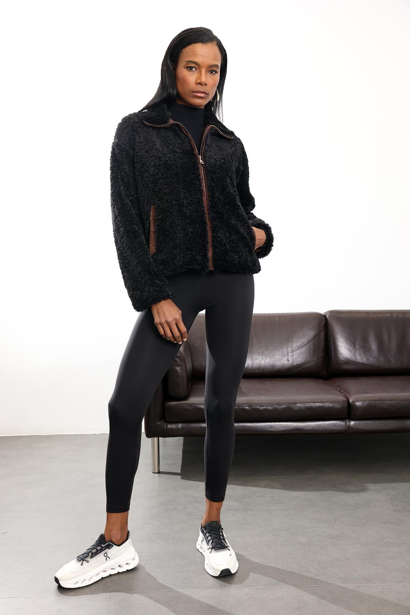 Siyah Kadife Detaylı Peluş Mont 