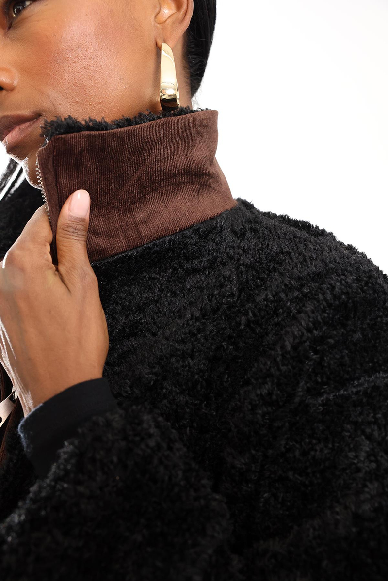 Siyah Kadife Detaylı Peluş Mont 