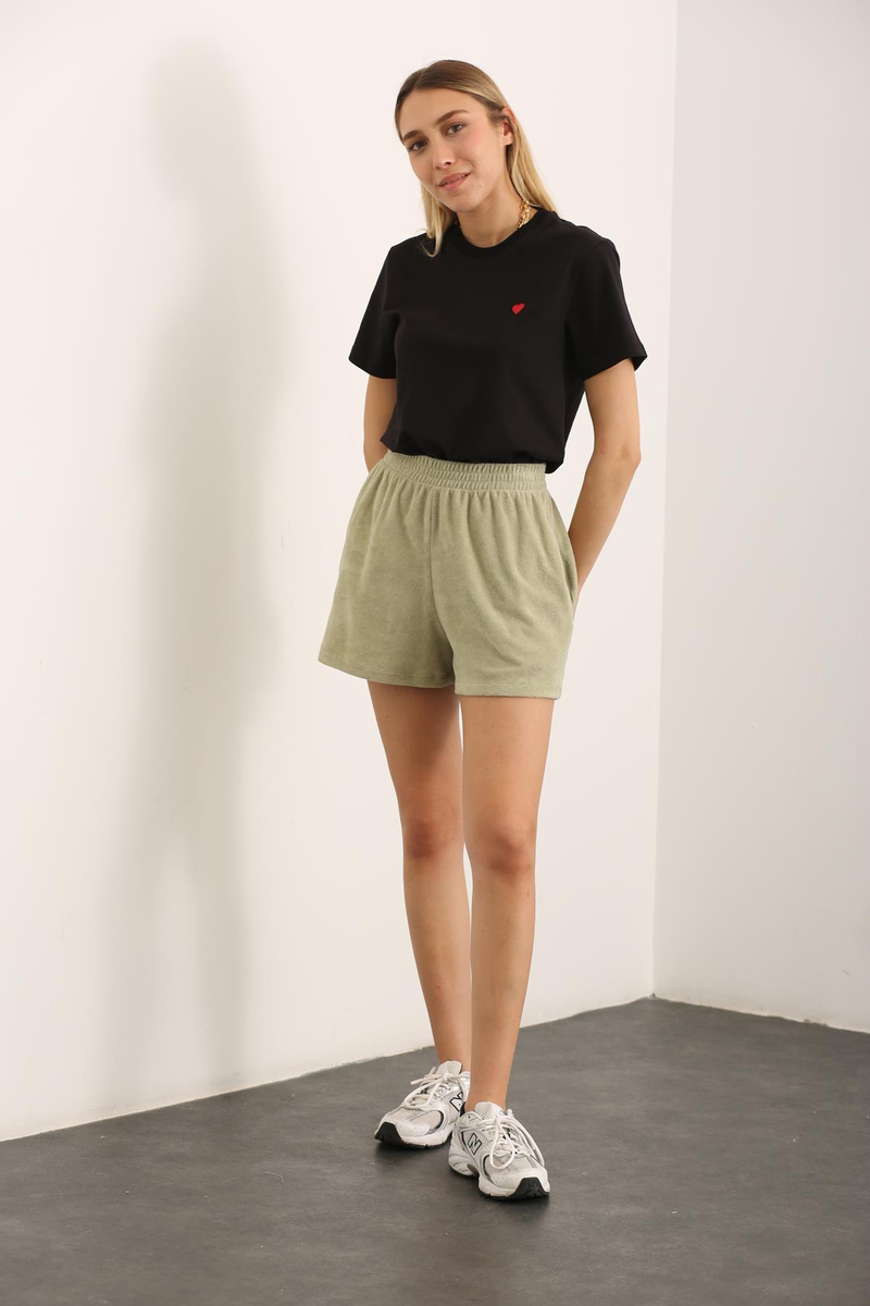 Siyah Kalp Nakışlı Basic Tshirt 19019