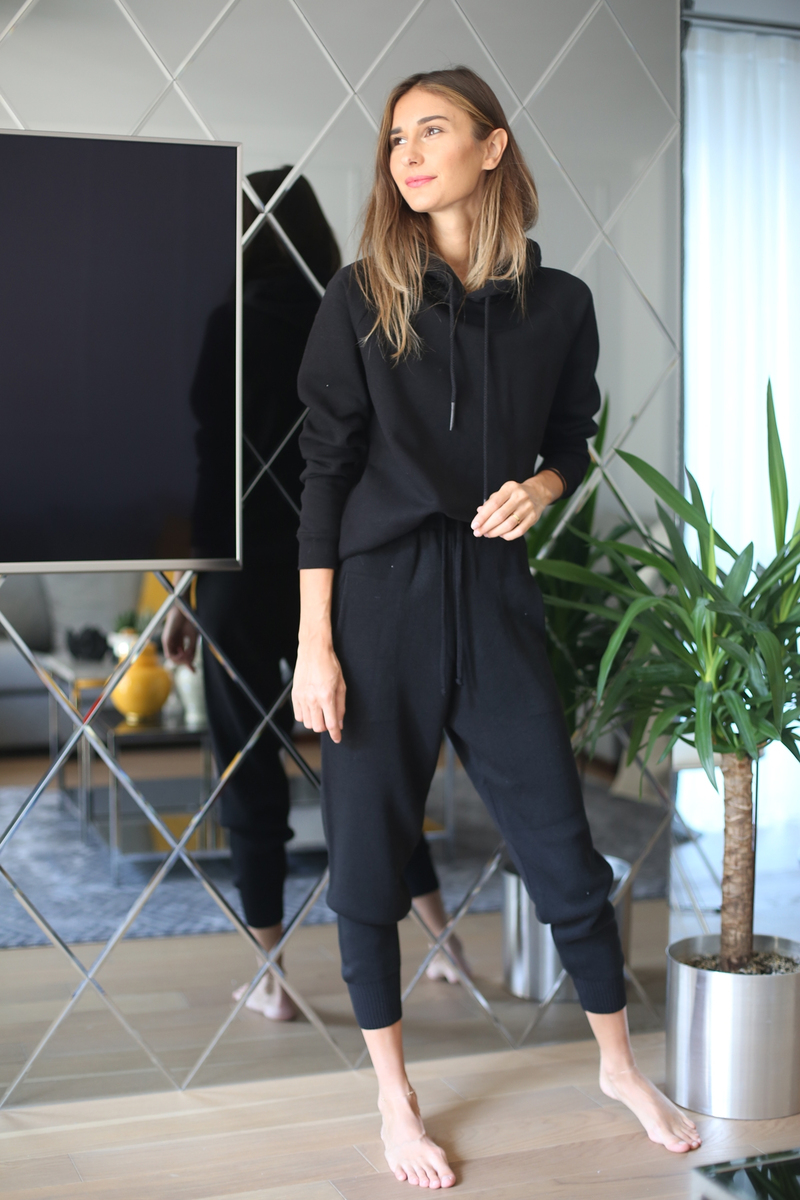 Siyah Kapşonlu Sweat