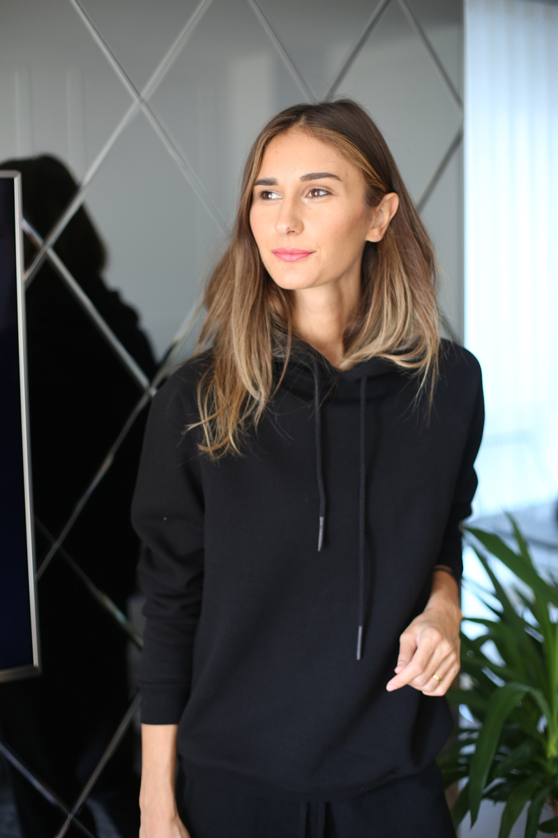 Siyah Kapşonlu Sweat