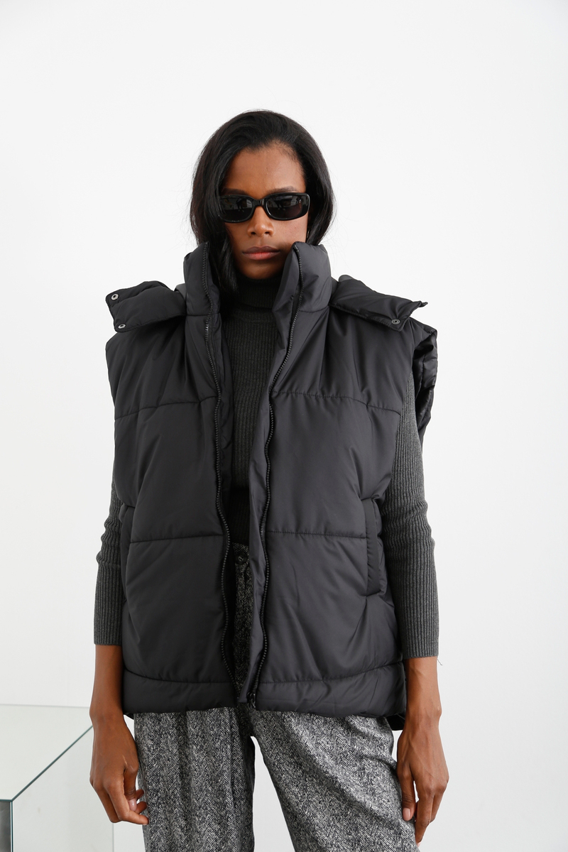 Siyah Kapüşonlu Oversize Şişme Yelek 59004