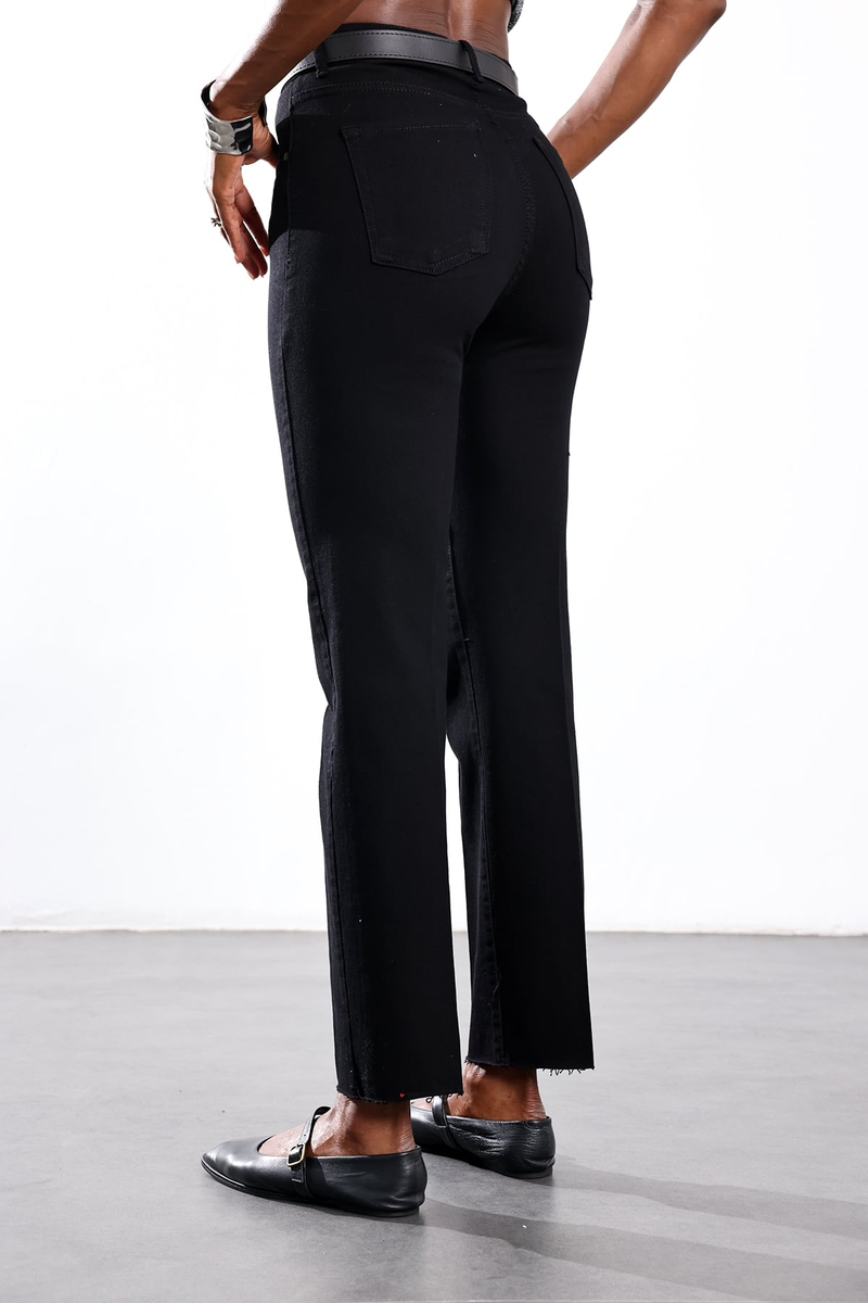 Siyah Kemerli Boyfit Jean 102