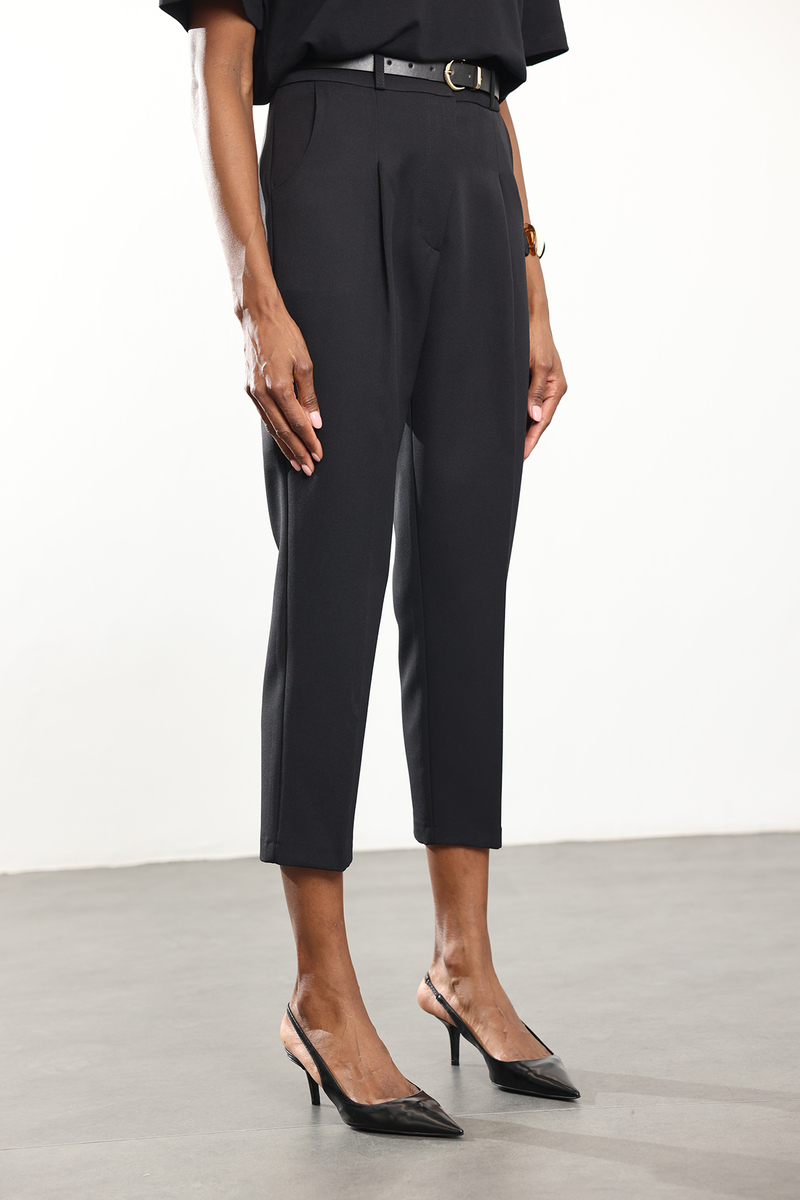 Siyah Kemerli Havuç Kesim Pantolon 9936