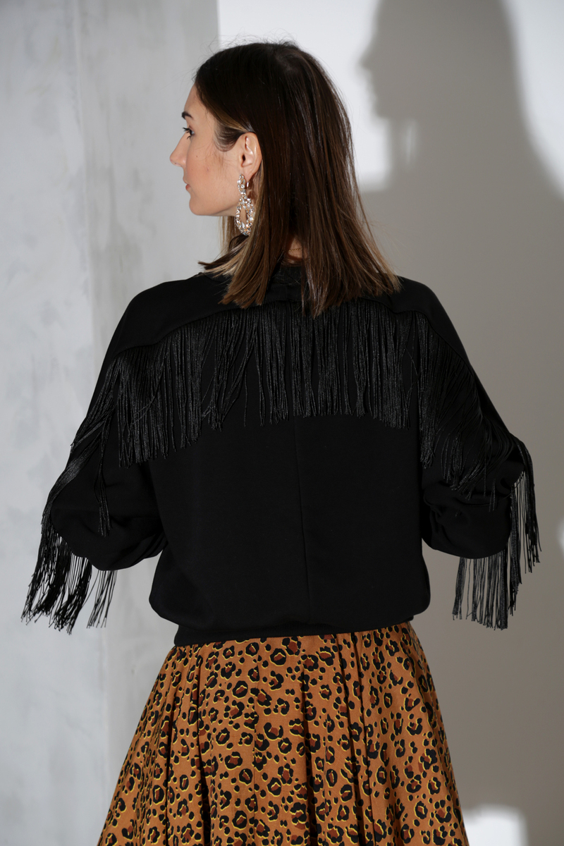Siyah Kolu Püsküllü Sweatshirt