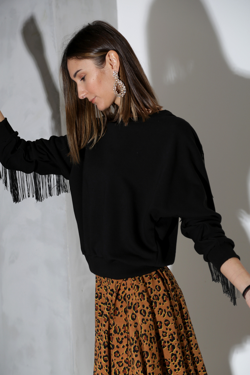 Siyah Kolu Püsküllü Sweatshirt